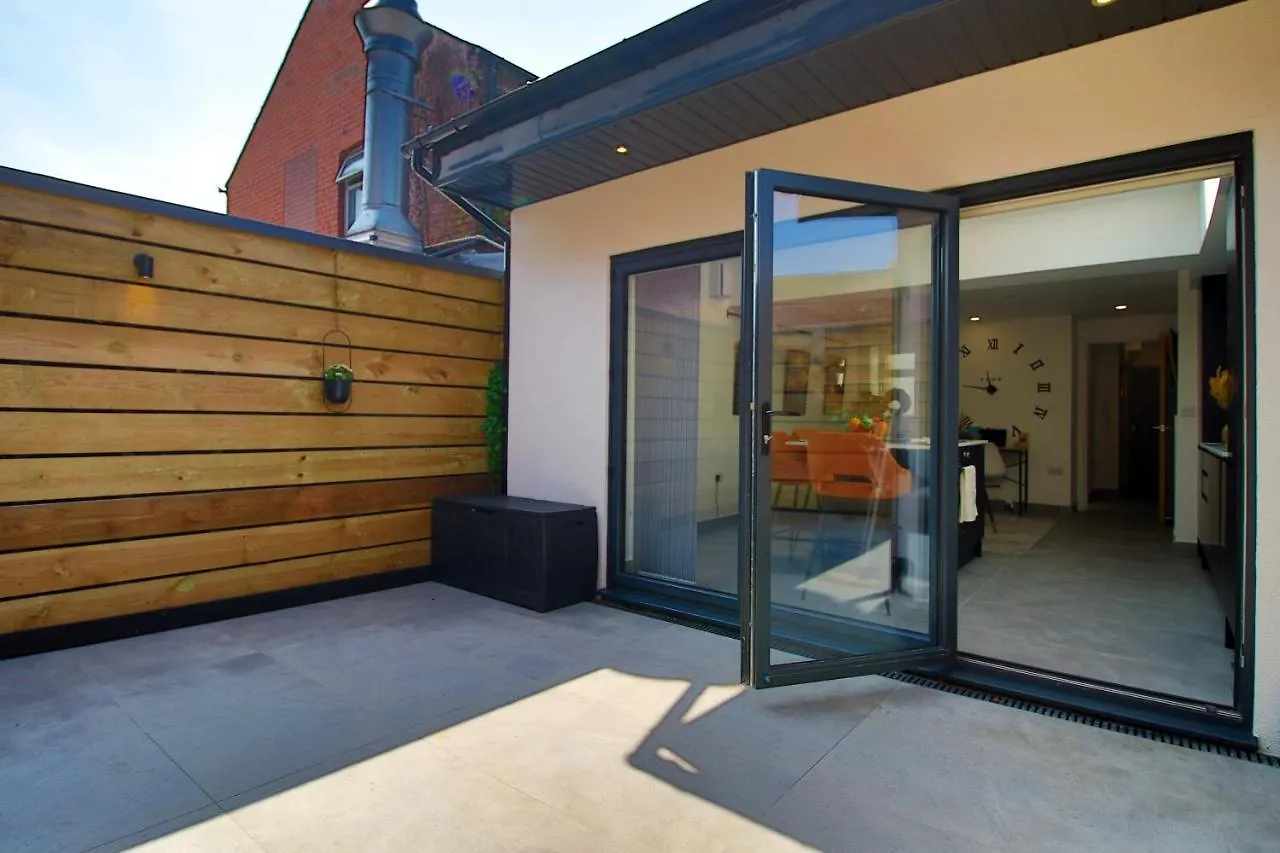 New Spacious 2 Bed Getaway - Private Courtyard! - Underfloor Heating Cardiff Apartmán