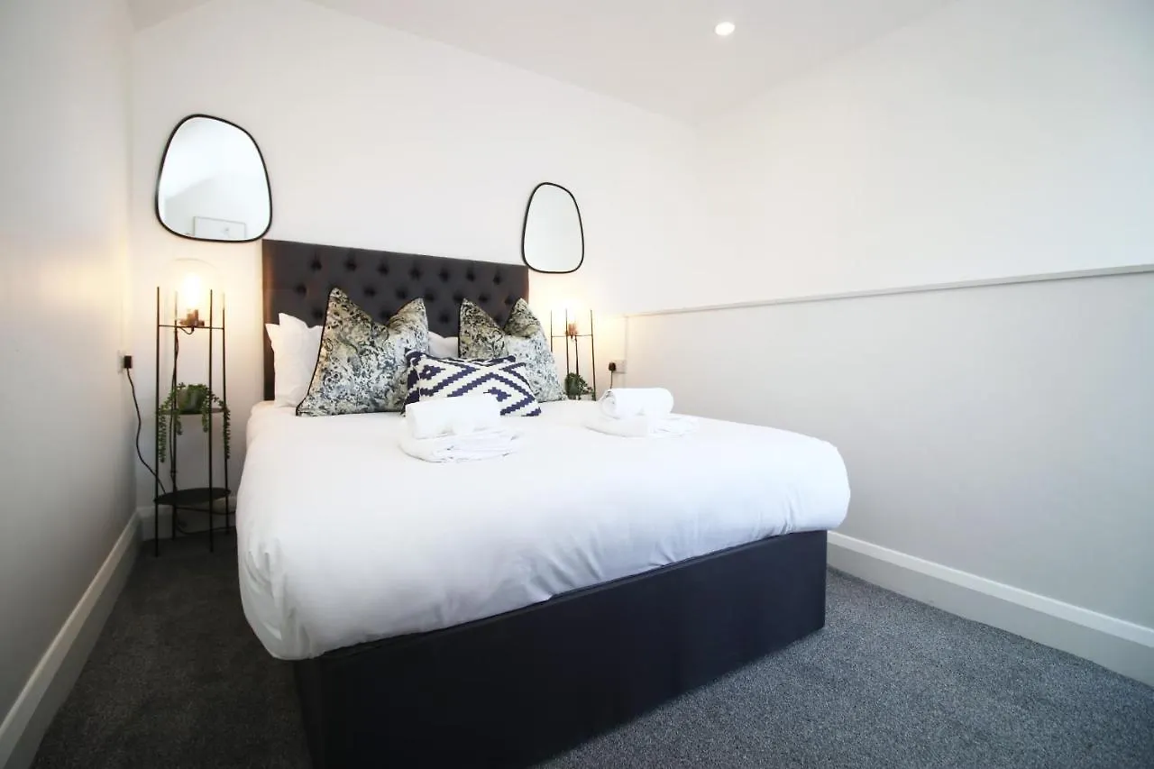 Apartment New Spacious 2 Bed Getaway - Private Courtyard! - Underfloor Heating Cardiff United Kingdom