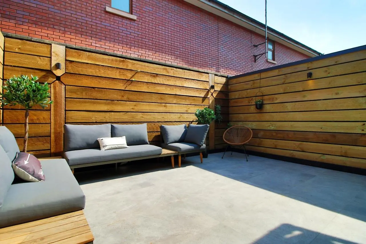 New Spacious 2 Bed Getaway - Private Courtyard! - Underfloor Heating Cardiff 0*,  United Kingdom