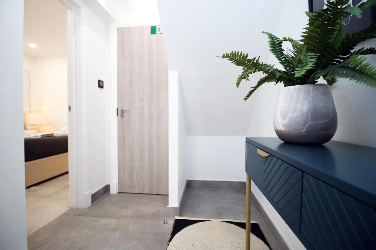 New Spacious 2 Bed Getaway - Private Courtyard! - Underfloor Heating Cardiff 0*,  United Kingdom
