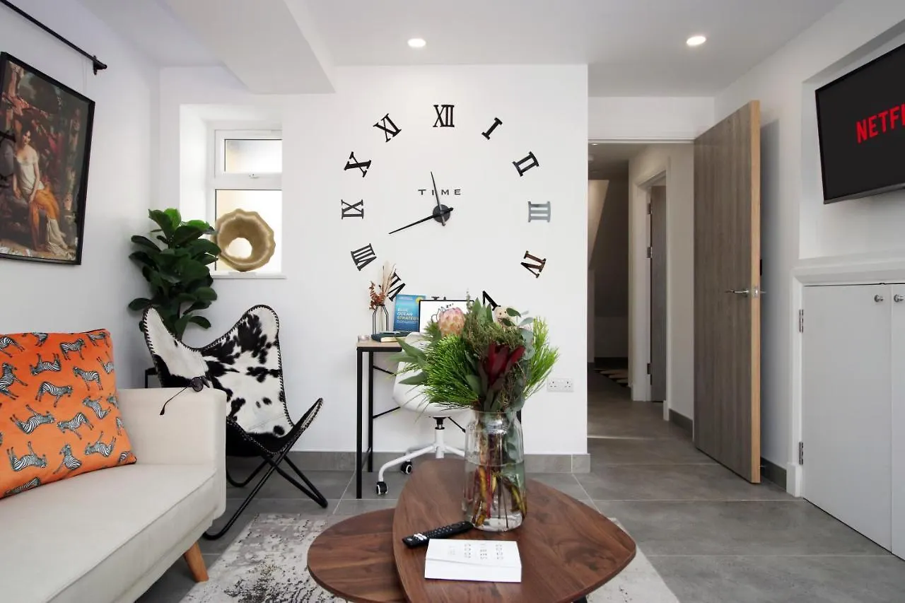 Apartment New Spacious 2 Bed Getaway - Private Courtyard! - Underfloor Heating Cardiff United Kingdom