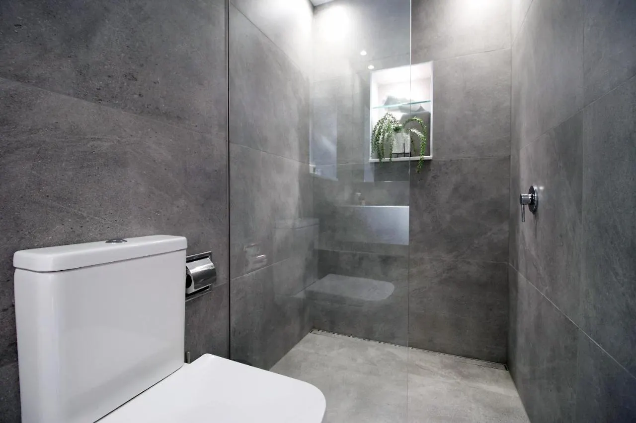 New Spacious 2 Bed Getaway - Private Courtyard! - Underfloor Heating Cardiff 0*,  United Kingdom